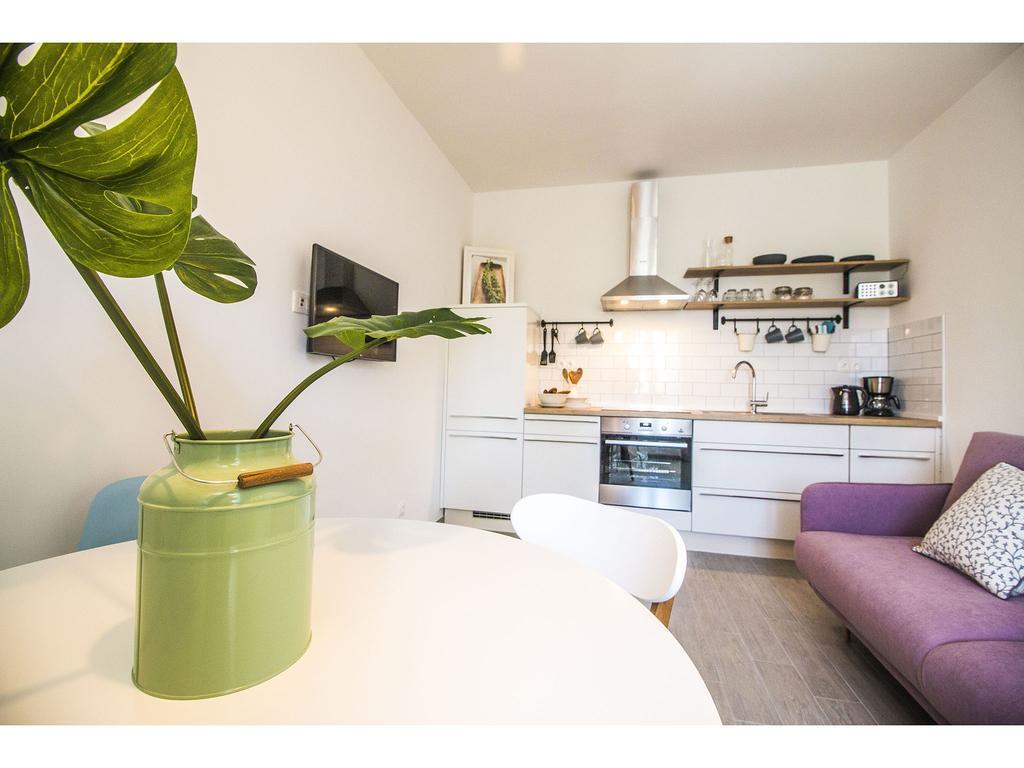 Apartment Sur la plage Podstrana Extérieur photo
