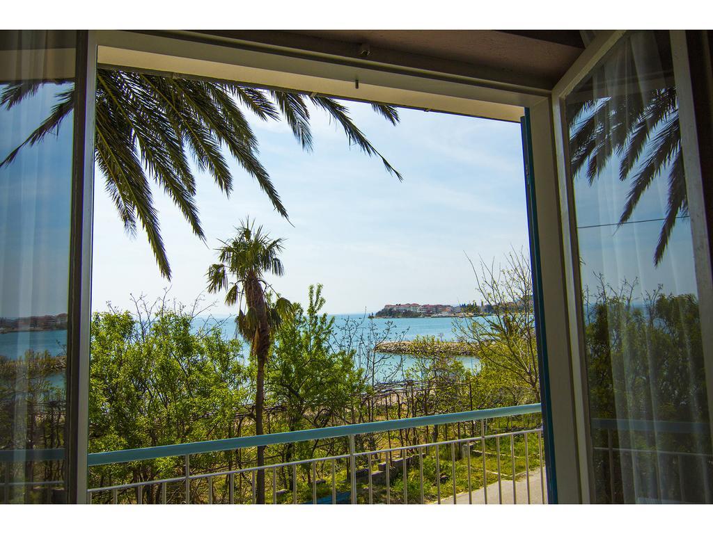 Apartment Sur la plage Podstrana Extérieur photo